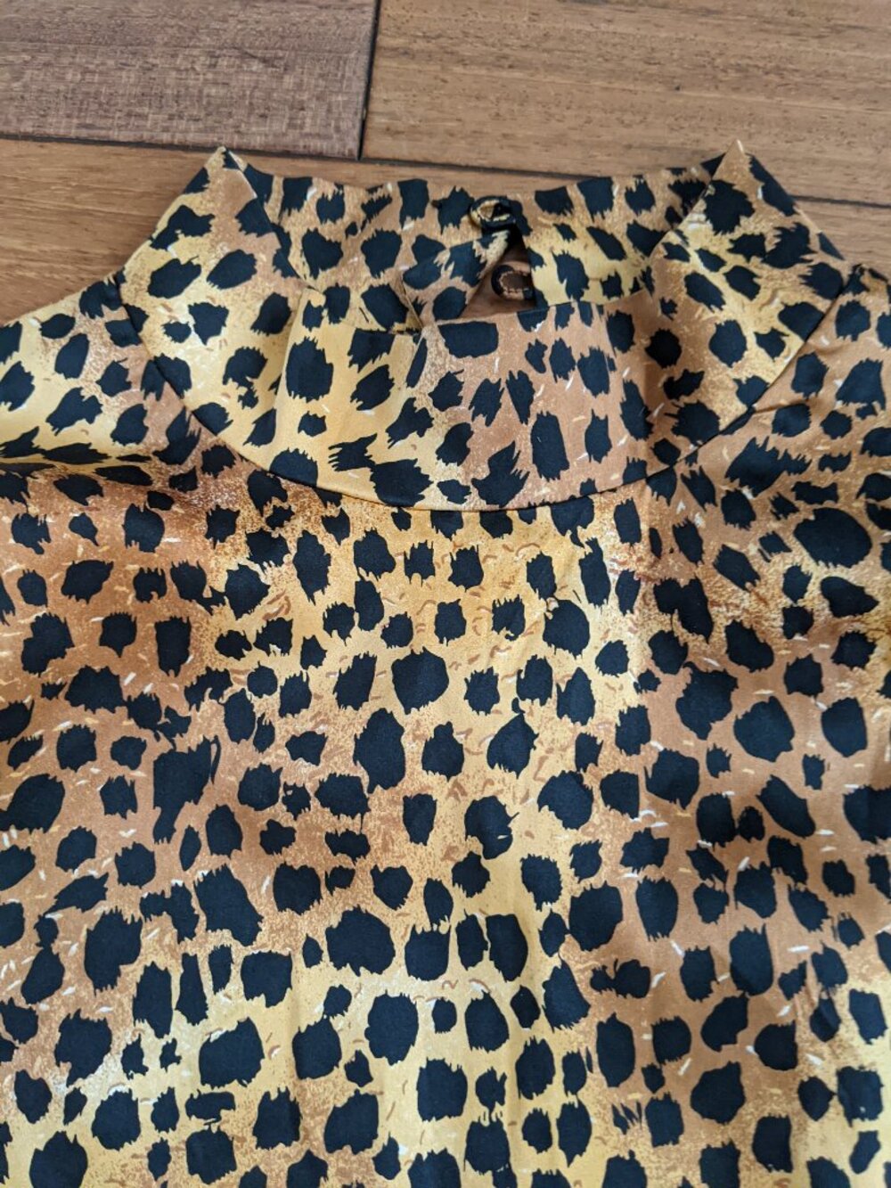 Like NEW WOMEN SILK TOP SIZE M LONG SLEEVE ANIMAL PRINT